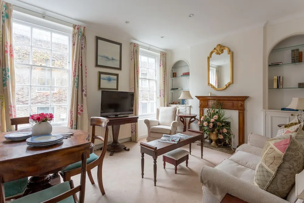 Traditional 2BR Flat in Marylebone