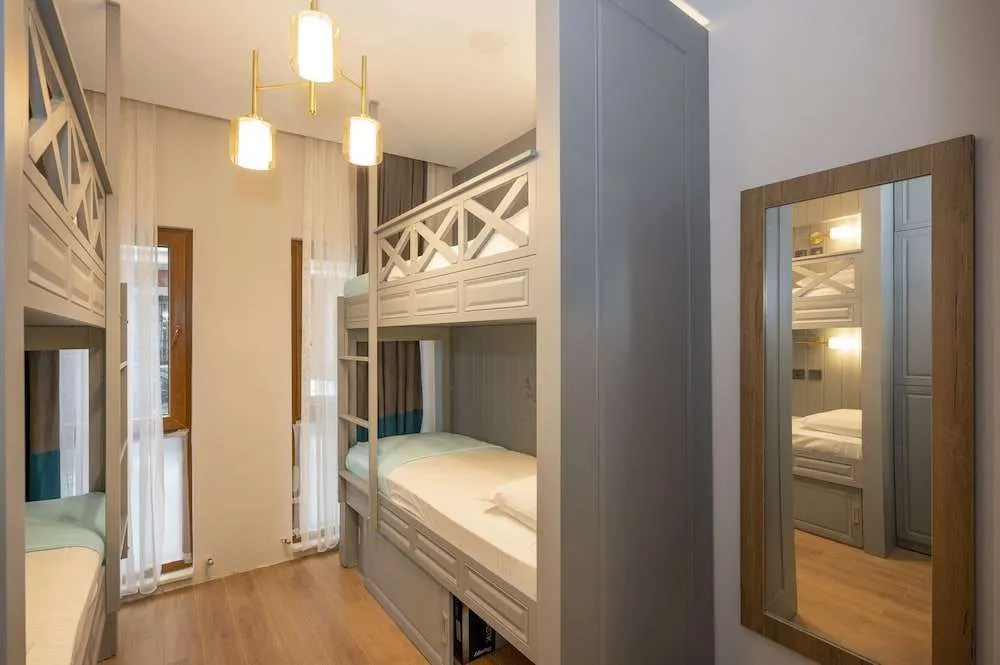 Lynda Hotel