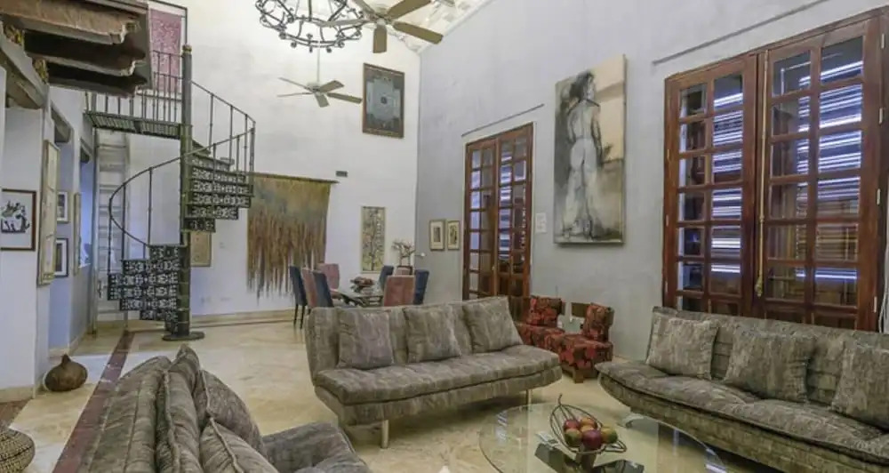 Luxury Large Apartment With Colonial Balcony