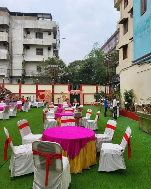 Hotel Vibrant Lawn And Banquet