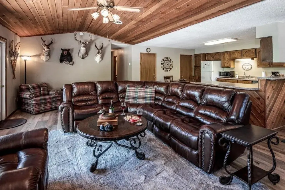 English - Three Bedroom Cabin