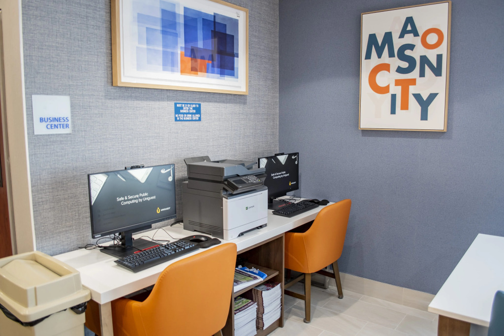 Holiday Inn Express & Suites - Mason City by IHG