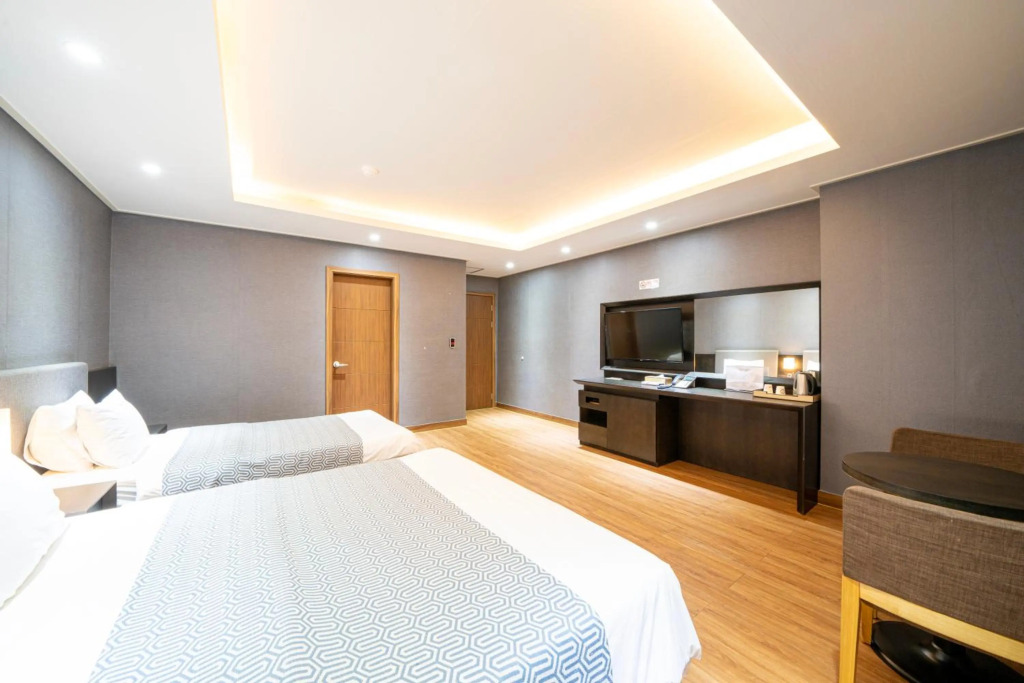 I-check Hyunjin Hotel