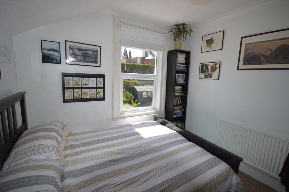 Charming 2 Bedroom Apartment Near Station