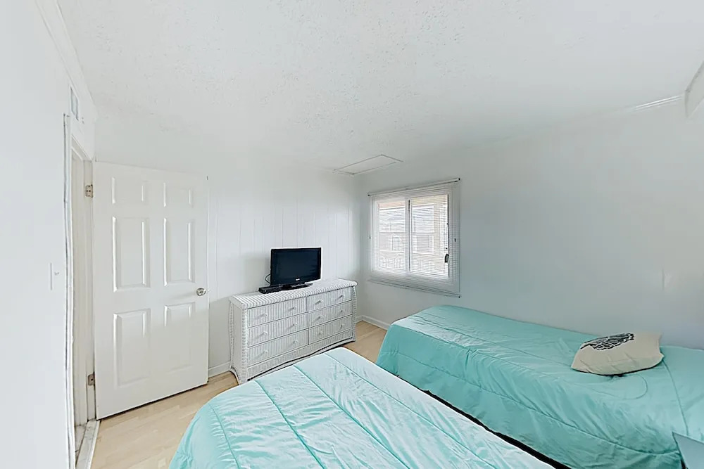 New Listing! Choice Oceanfront Escape W/ Pool 2 Bedroom Condo