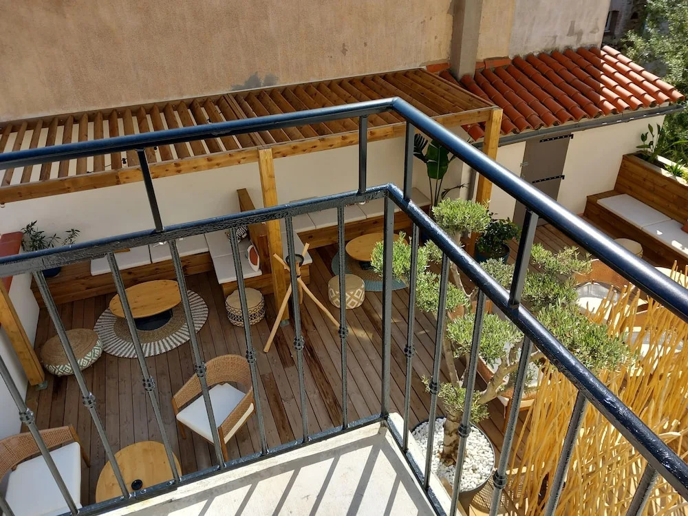 Intense Boutik-Hôtel
