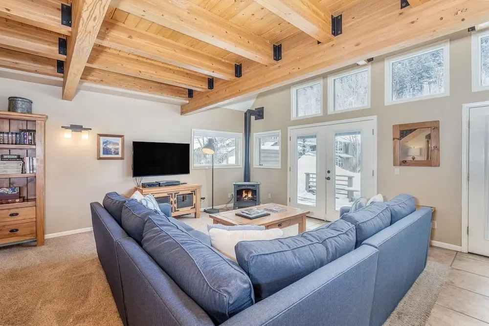 Huge Riverfront Deck + Walk Everywhere Viking Lodge 100a 3 Bedroom Condo by RedAwning