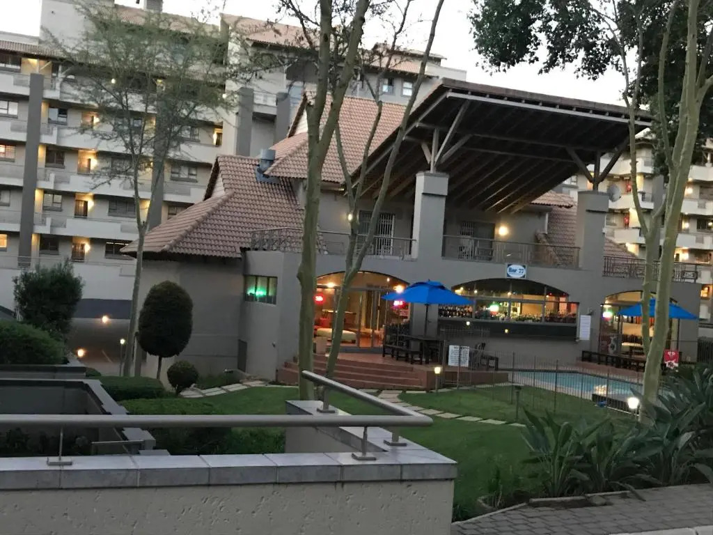 77 Grayston Apartment