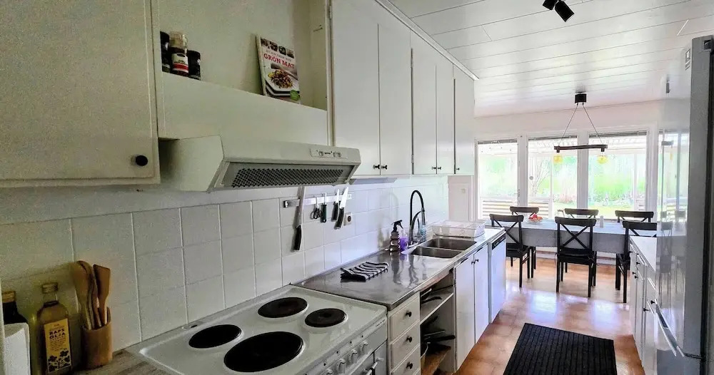 3BR Home Near Lake Vänern Covered Deck & BBQ