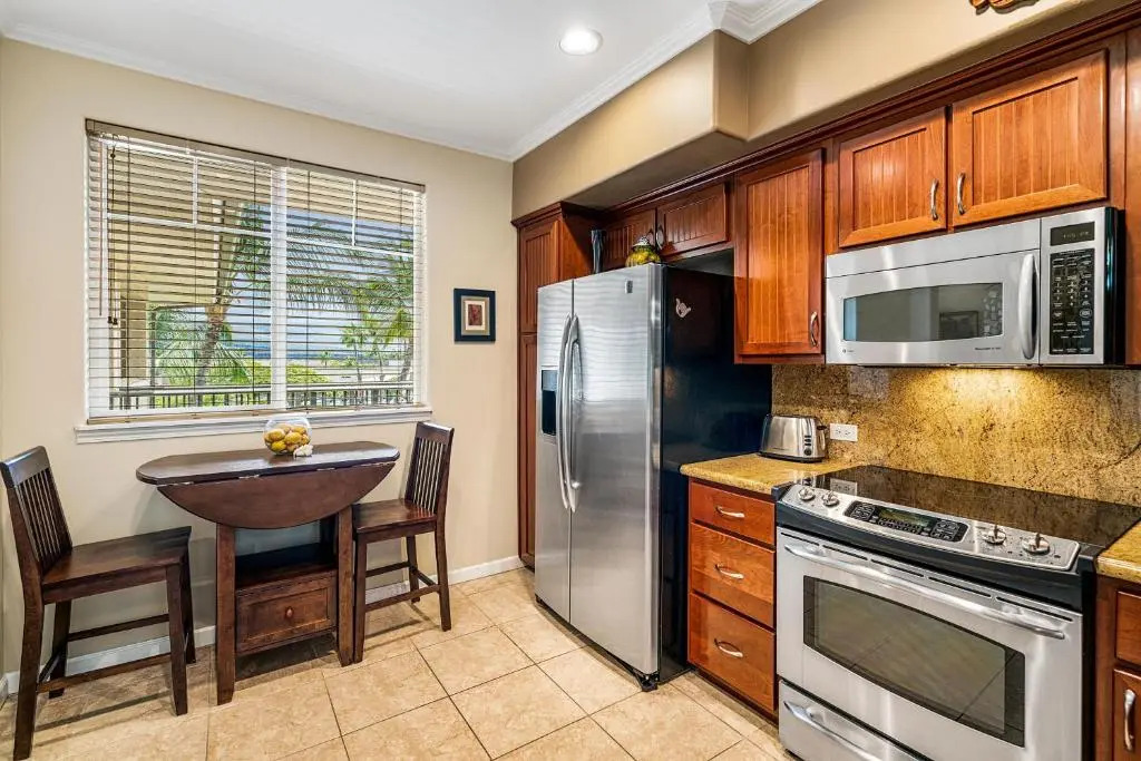 Waikoloa Beach S E33 2 Bedroom Condo by RedAwning