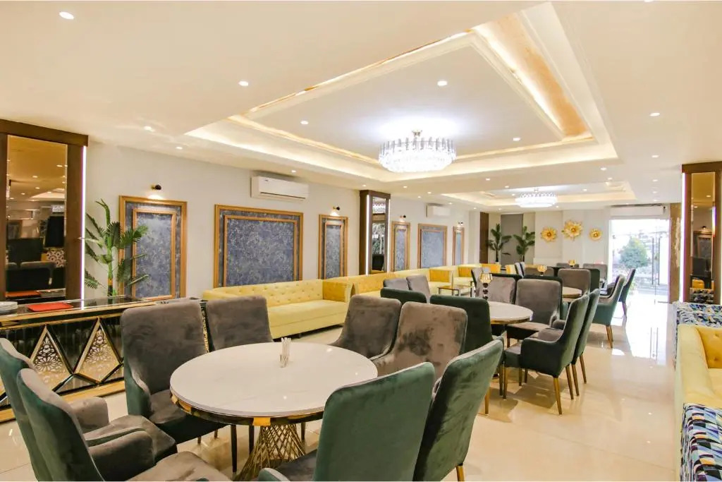 Fabhotel Prime Royal Inn Suites