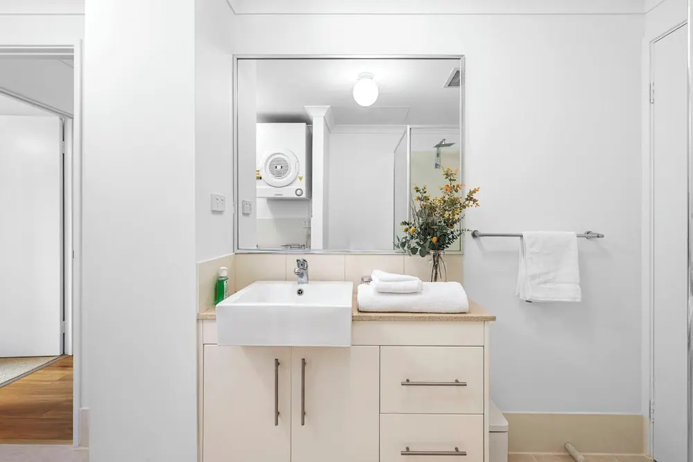 Stylish 2BR With Wi-fi 100 Mbps TV big 75 Inch