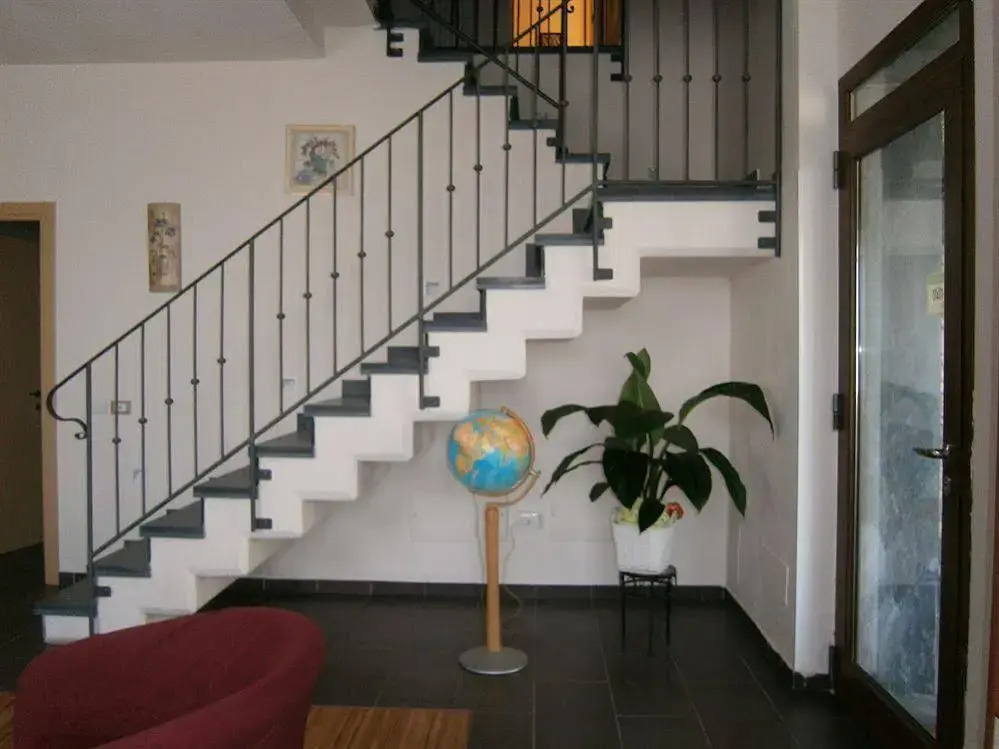 Arianna Hill House