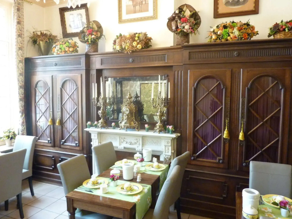 Hotel Asiris