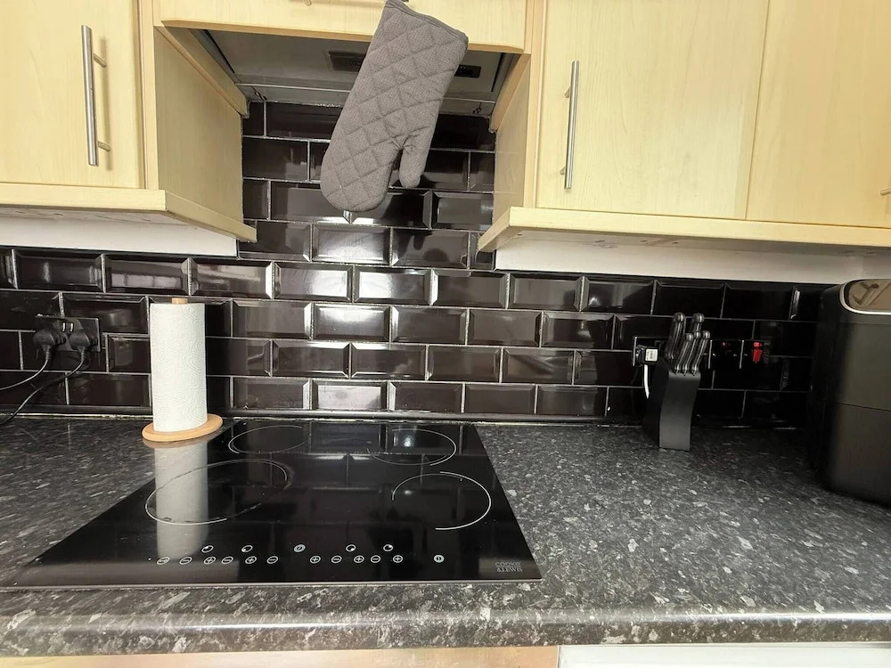 Urban Calm Spacious 3-bed Home With Free Parking