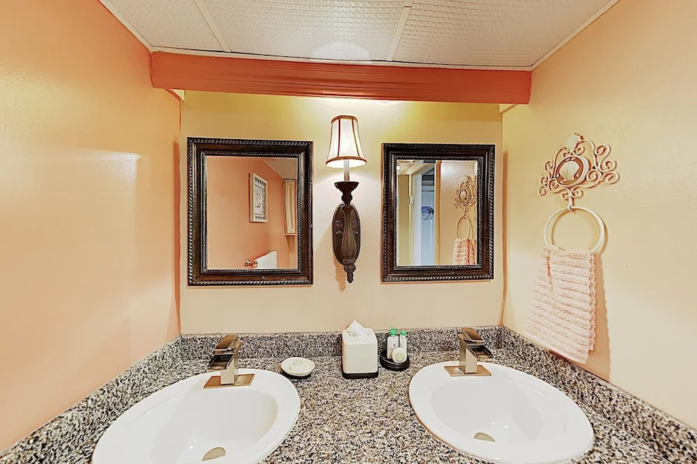 Stylish Gulf-front Getaway - Heated Pool & Hot Tub 2 Bedroom Condo