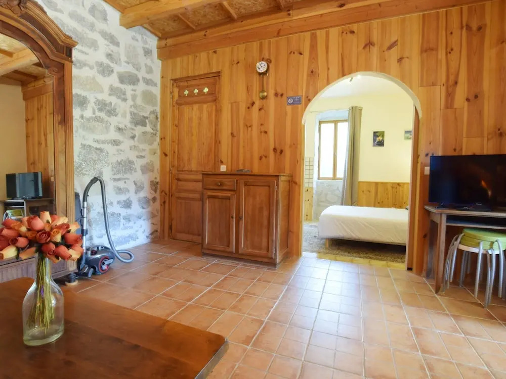 Vintage Holiday Home in Lanas With Swimming Pool