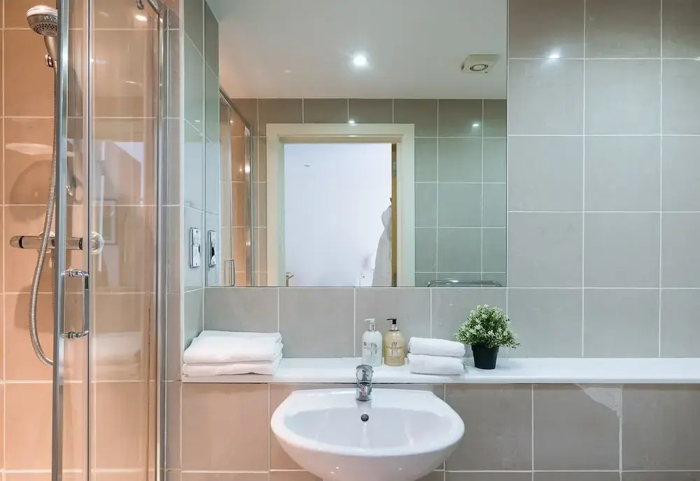 Spacious 2 Bed - Battersea High Street