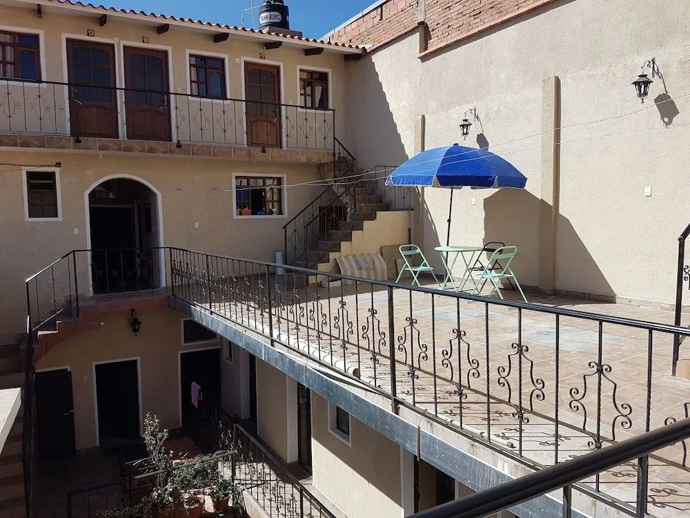 Alojamiento El Turista - Hostel
