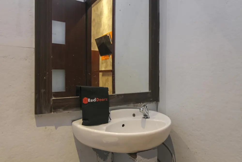 RedDoorz near Medan Plaza