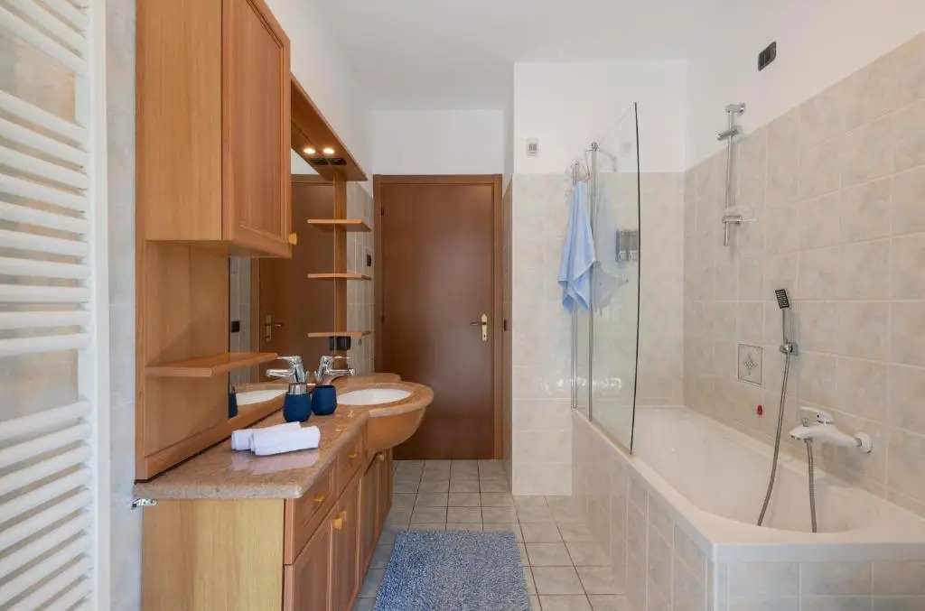 Beach on the Lake and Pet Friendly, ZARA HOUSE