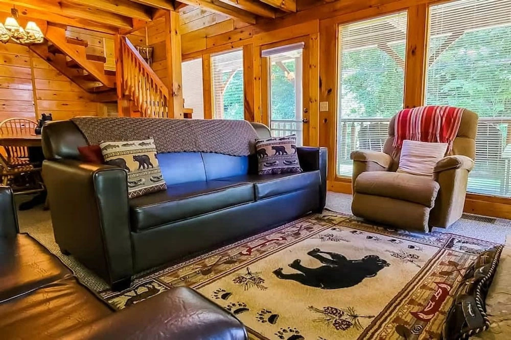 Across the Creek Cabin by Beyond Expectations With Hot Tub