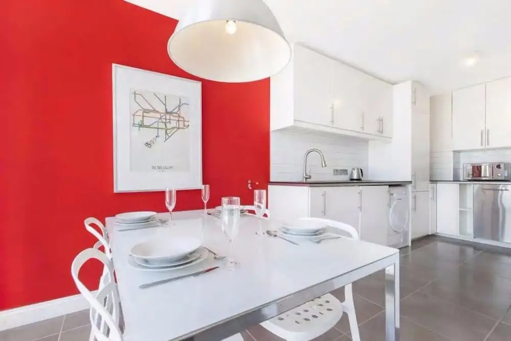 Central 2 Bedroom Apartment With Amazing Views