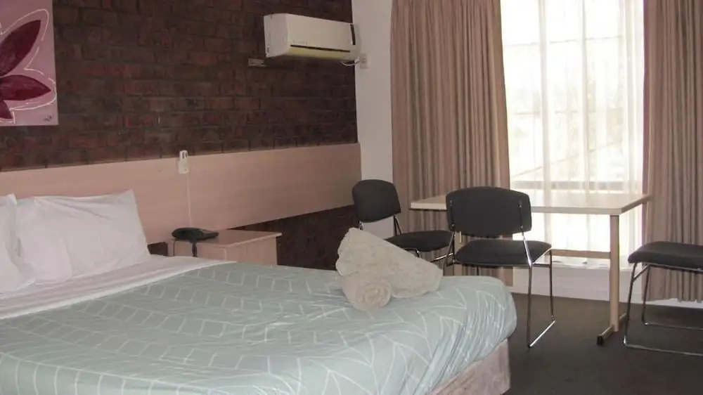 Bristol Hill Motor Inn