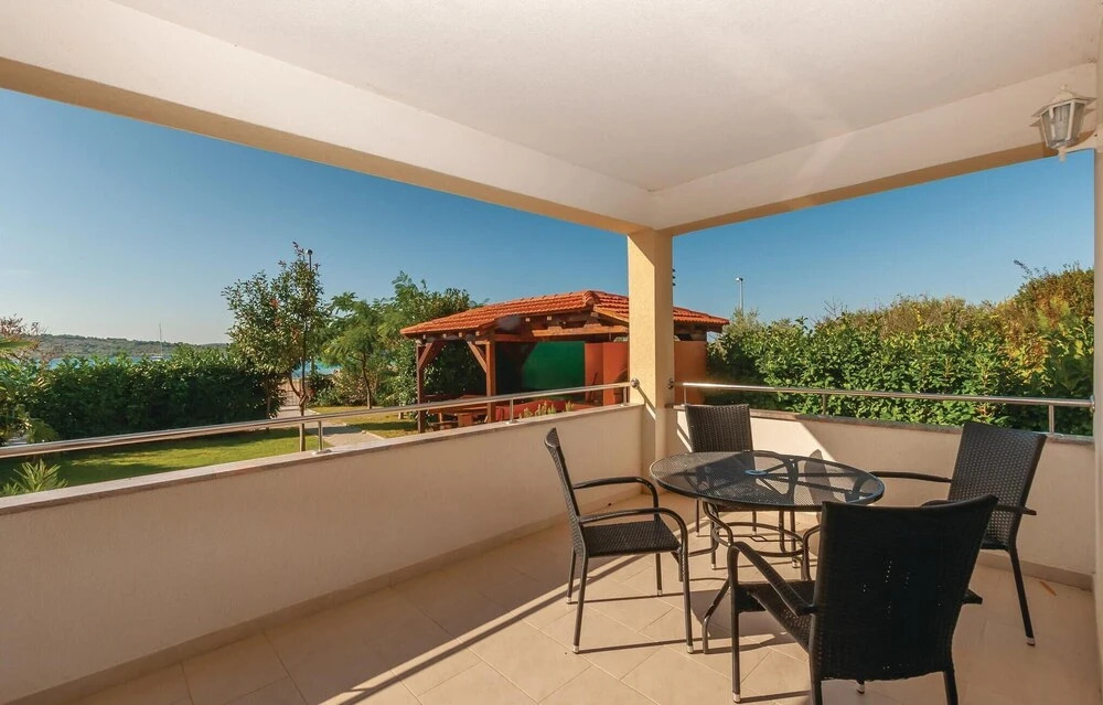 Amazing Home in Srima With Wifi and 2 Bedrooms