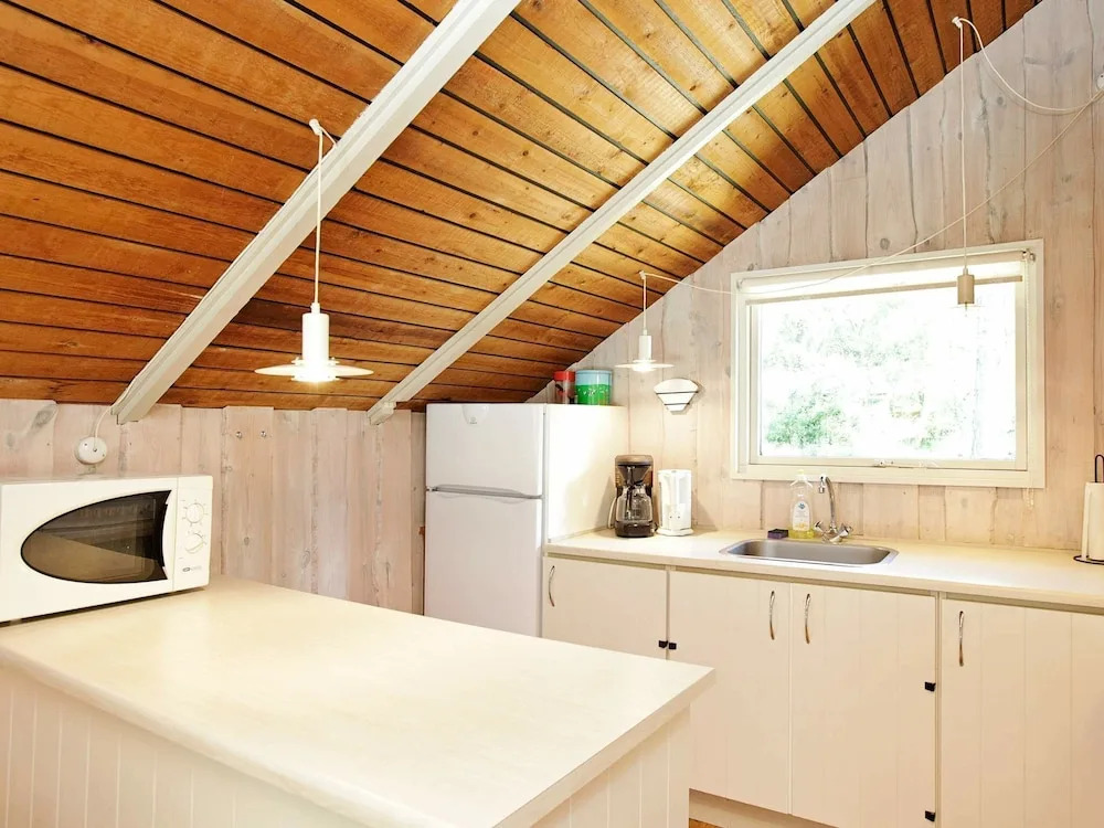 Peaceful Holiday Home in Humble With Beach
