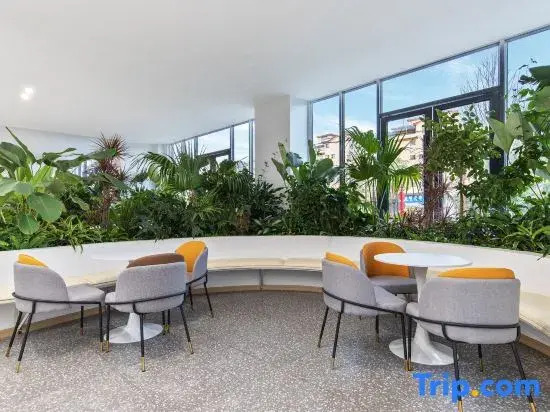 Hidden Rock Hot Spring Garden Hotel