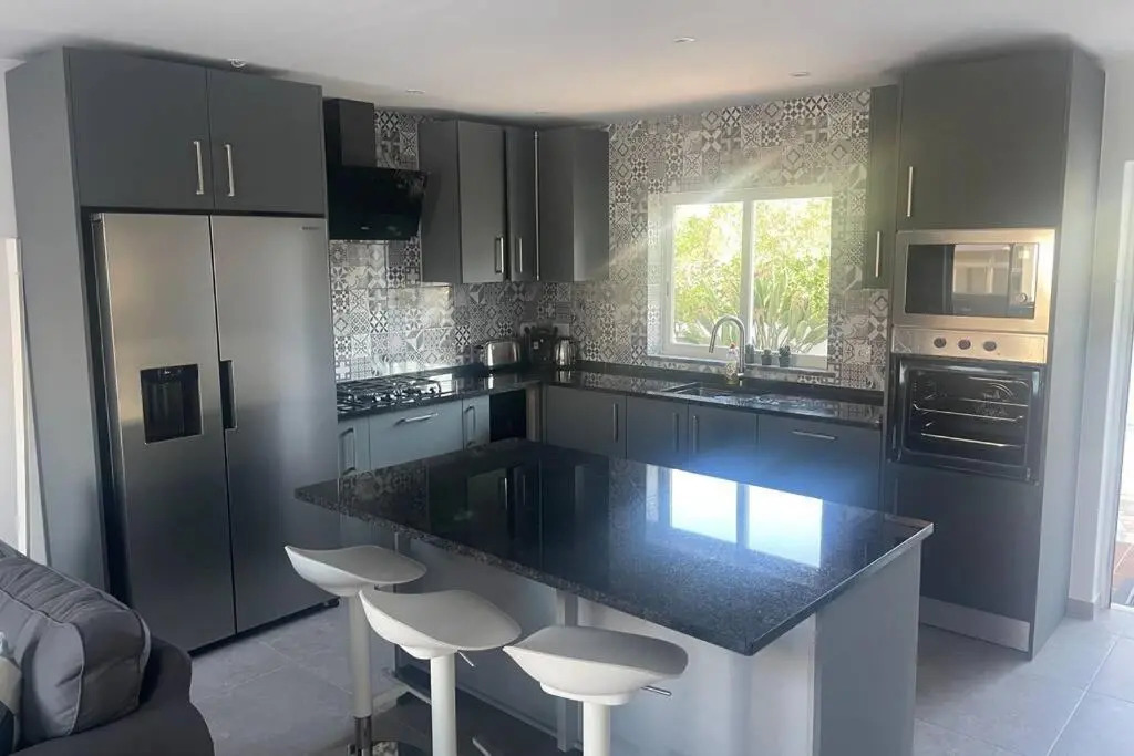 Spacious Villa. Large Rooftop. 4 Bedroom Sleeps 8
