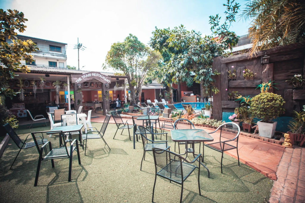 The Train Resort - Your Relaxing Resort with Large Pool & Jacuzzi