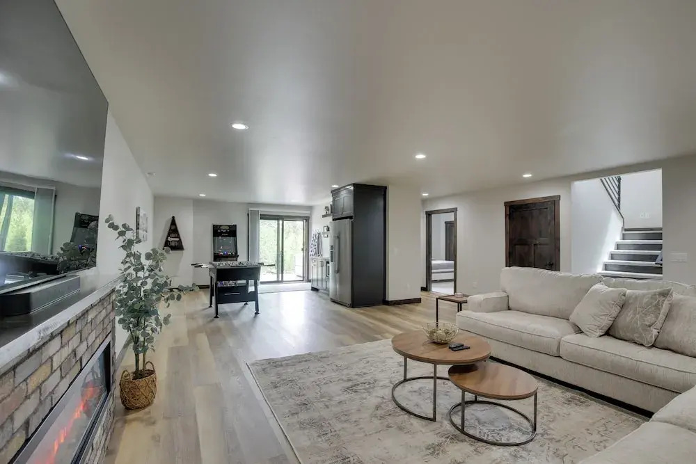 Luxurious Lead Vacation Rental w/ Private Hot Tub!