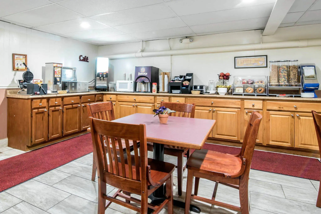 TiltonLodge Inn & Suites