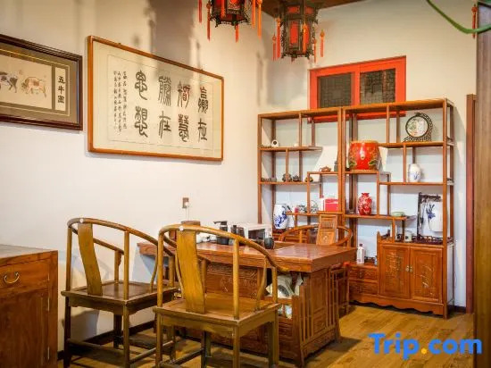 Rongfu Laozhai Hotel Close to Shichahai Scenic Area , Nanluogu Lane and Forbidden City