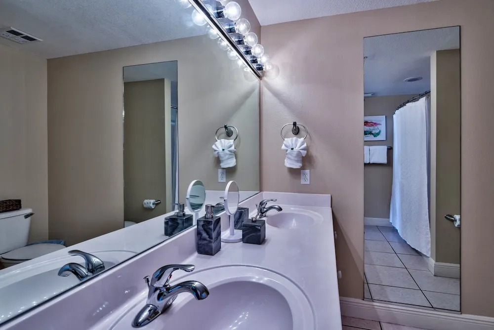 Celadon: Unit 102 by Forehand Rentals