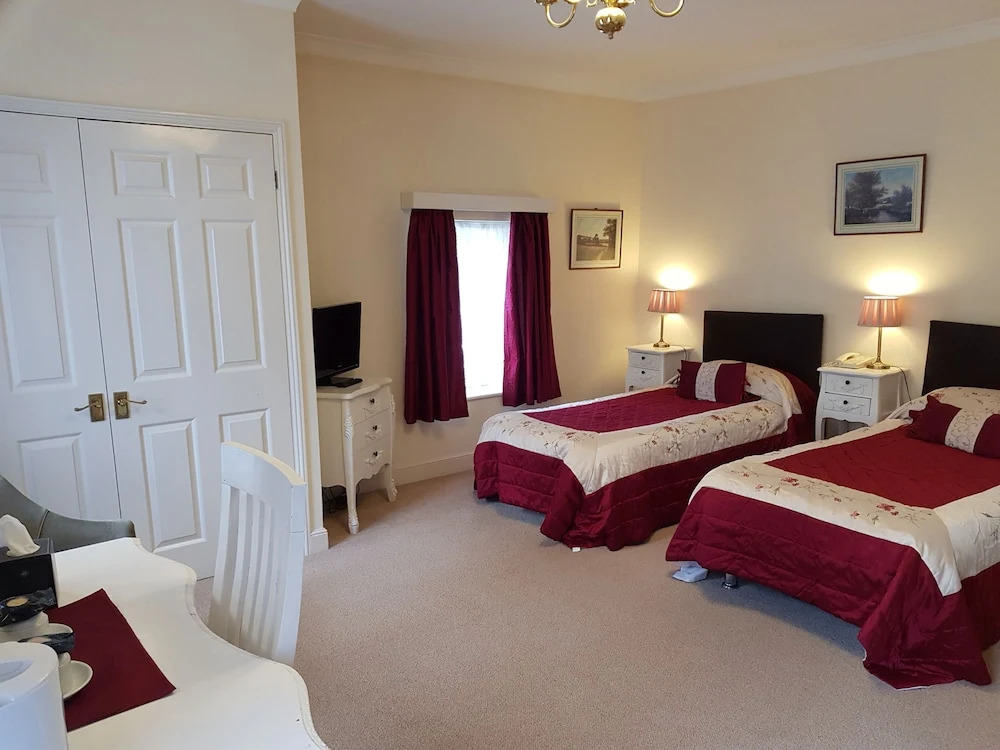 Tyrrells Ford Hotel