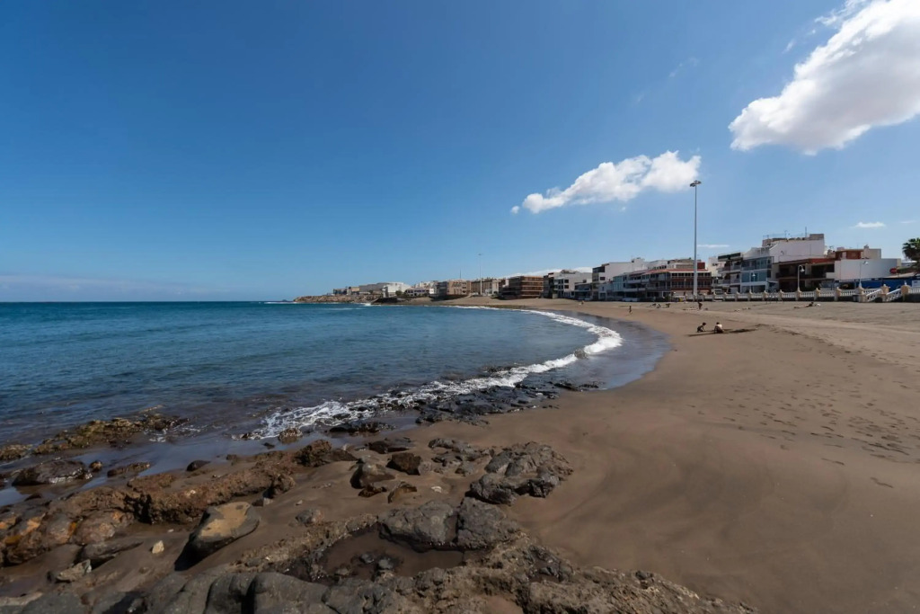Durmiendo sobre el mar, Vivienda Los Riscos