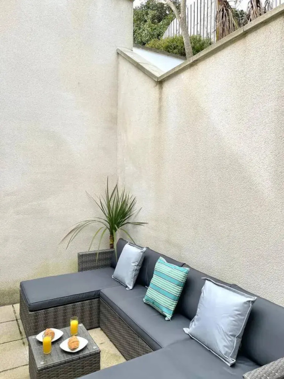 Luna Beach - Luxury Carbis Bay Apartment + Parking