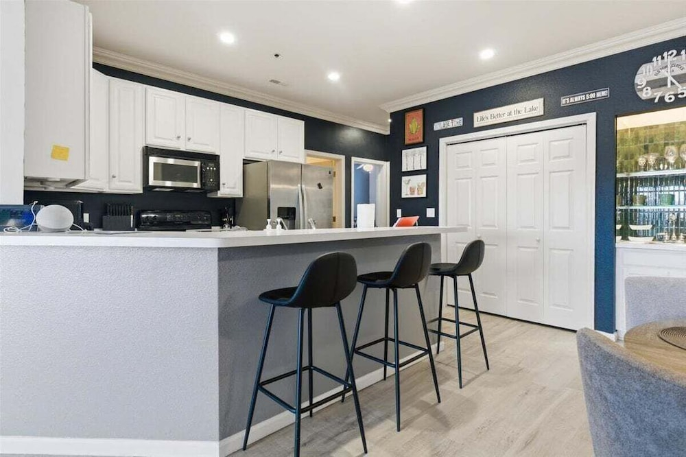 Modern Condo at 11mm in Sunrise w/ PWC & Boat Slip