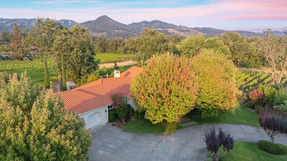 Vineyard Estate w/ Pool, Spa & Bocce Ball + Mins to Wineries & Park Lawndale Manor by Avantstay