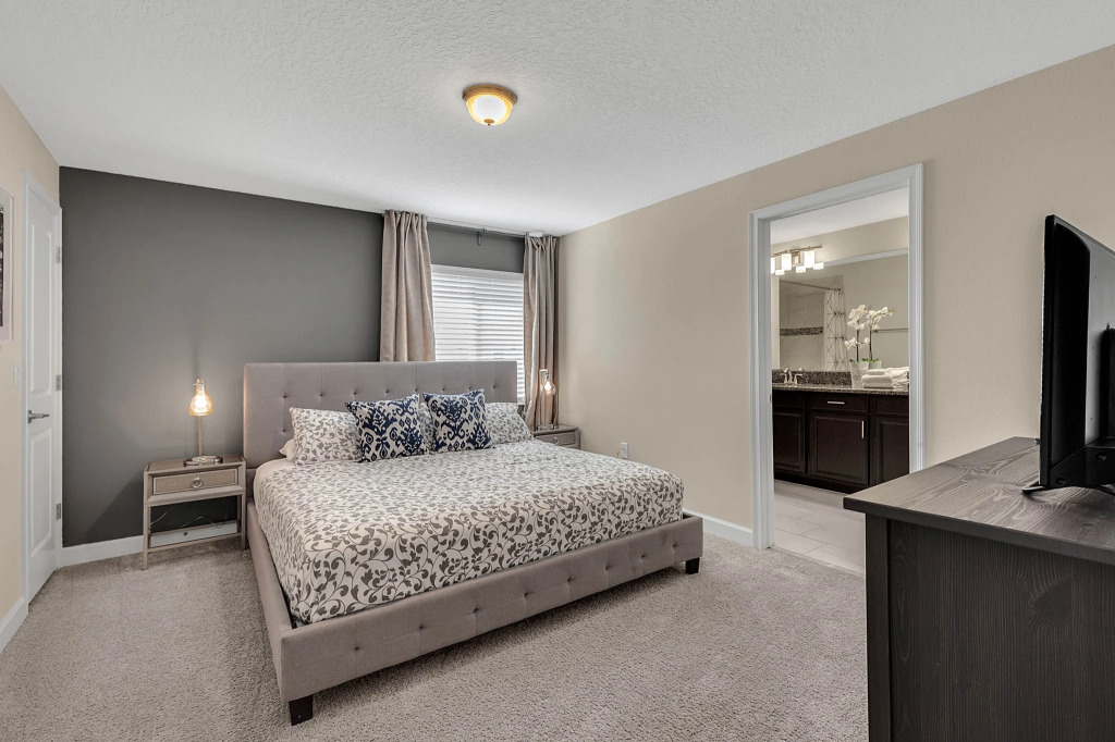 5 Bedrooms 4 Bathrooms Storey Lake 4890 Rc