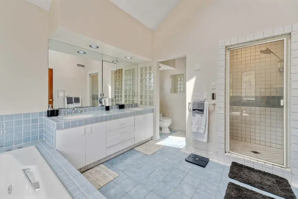 NEW - 1 Location-family-5br-yard-gym-parking
