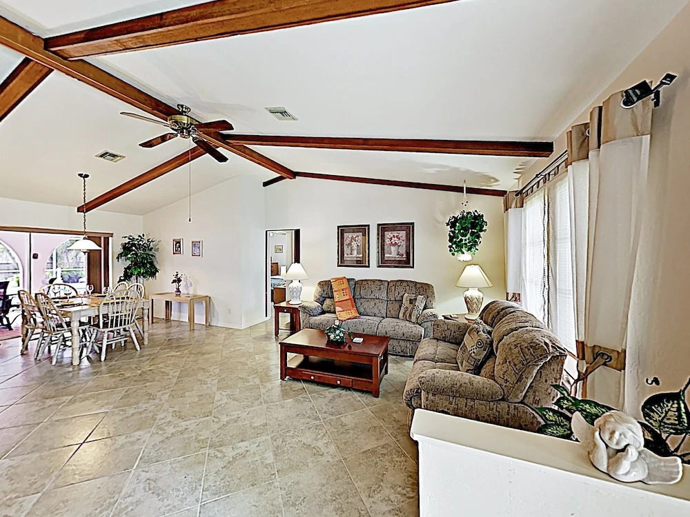 Dreamy In Quiet Neighborhood W/ Caged Pool 3 Bedroom Home