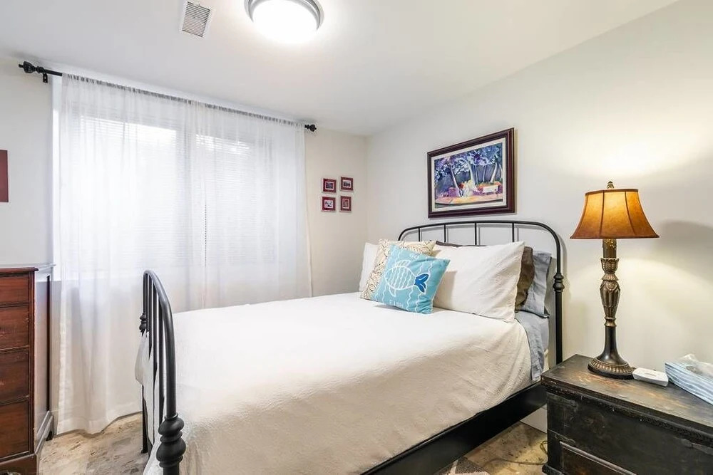Newly Renovated 1BR Apt 1886