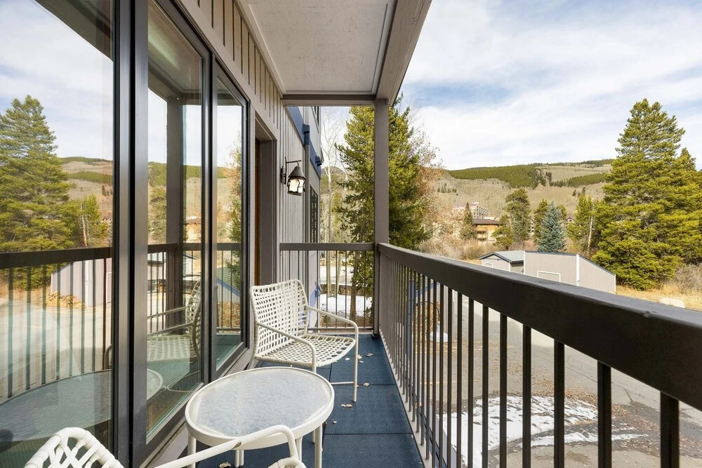 2705 Chateaux DMont