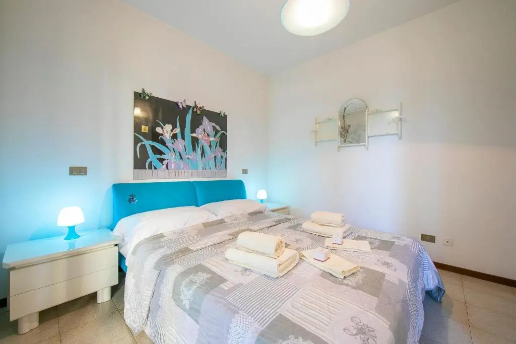 Lella Apartment Front Beach Garda lake