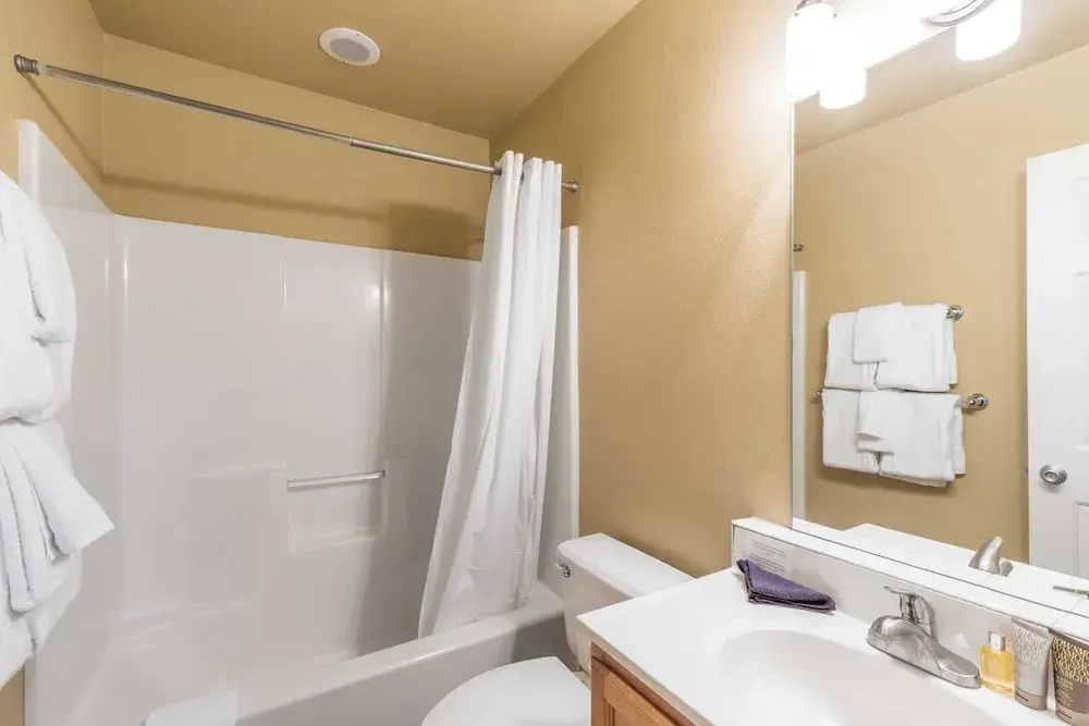 River Rock by Avantstay 8 Bedroom Ski Estate w/ Hot Tub & Movie Theatre 10 Min Walk to Mtn