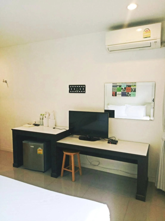 Mae Klong Hotel